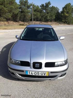 Seat Leon 1.4 Abril/03 - à venda - Ligeiros Passageiros,