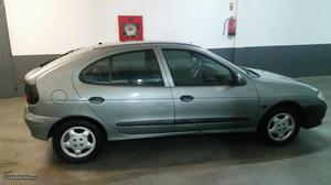 Renault Mégane 1.9 dti Abril/98 - à venda - Ligeiros