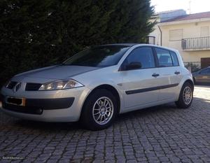 Renault Mégane 19 dci Fevereiro/04 - à venda - Ligeiros