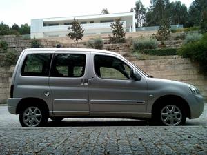 Citroën Berlingo 5 lugares Março/04 - à venda - Ligeiros