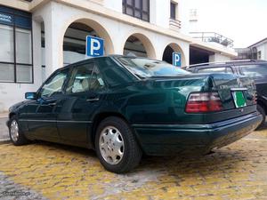 Mercedes-Benz E 300 gasóleo automático Dezembro/05 - à