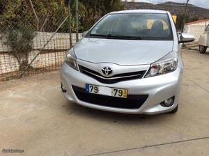 Toyota Yaris 1.4 D Agosto/12 - à venda - Ligeiros