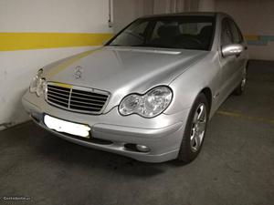 Mercedes-Benz C 220 CDI Maio/03 - à venda - Ligeiros