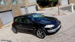 Renault Mégane 1.5 CDI Novembro/04 - à venda - Ligeiros