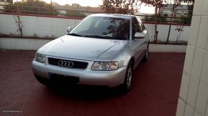 Audi A3 1.6 Attractinon Outubro/99 - à venda - Ligeiros