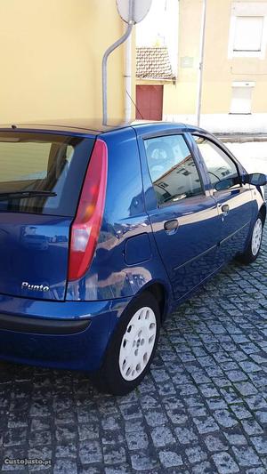 Fiat Punto 1.2 Fevereiro/02 - à venda - Ligeiros