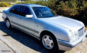 Mercedes-Benz E 220 Diesel C/Liv.Rev. Julho/98 - à venda -