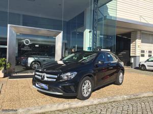 Mercedes-Benz GLA 180d Style Março/17 - à venda - Ligeiros