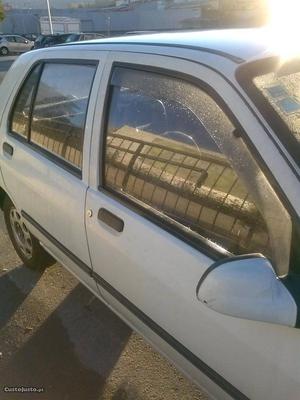 Renault Clio 1.2 Fevereiro/93 - à venda - Ligeiros