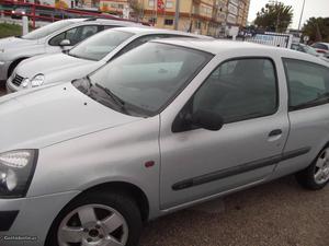 Renault Clio dci,a.c,extras Setembro/02 - à venda -