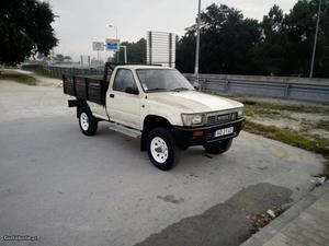 Toyota Hilux 4x4 de 3 lug Outubro/90 - à venda - Pick-up/