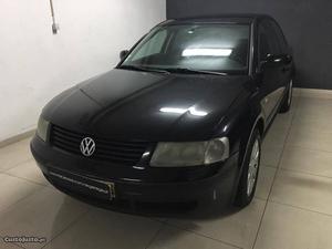 VW Passat 1.6 Agosto/97 - à venda - Ligeiros Passageiros,