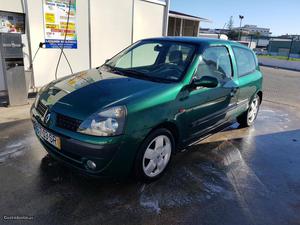 Renault Clio 1.2 gasolina com AC Dezembro/01 - à venda -
