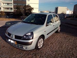Renault Clio v 75cv Abril/02 - à venda - Ligeiros
