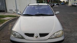 Renault Mégane 5 portas Junho/01 - à venda - Ligeiros