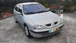 Renault Mégane v Setembro/01 - à venda - Ligeiros