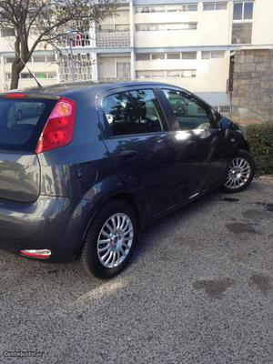 Fiat Punto Série 7 1.2 Maio/15 - à venda - Ligeiros