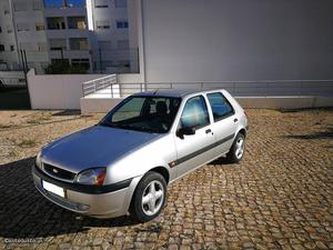 Ford Fiesta 1.8 tddi Maio/00 - à venda - Ligeiros