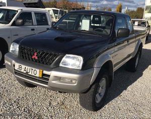 Mitsubishi L200 Strakar 4X4 king Cab 4Lug Dezembro/03 - à