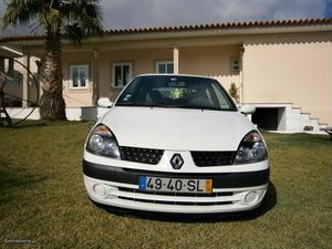 Renault Clio Outubro/01 - à venda - Comerciais / Van,