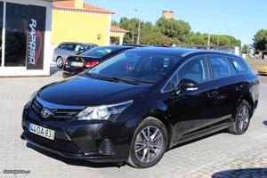 Toyota Avensis SW 2.0 D-4D Comfort Setembro/13 - à venda -