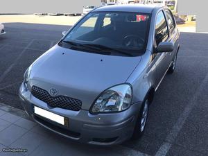 Toyota Yaris  Km Julho/05 - à venda - Ligeiros