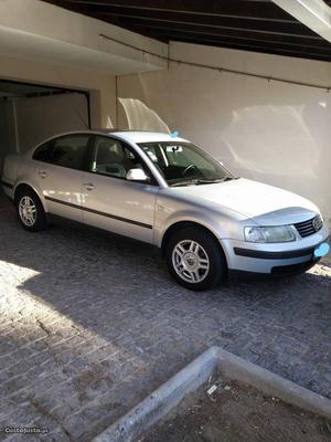 VW Passat 1.6 confortline Janeiro/99 - à venda - Ligeiros