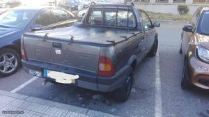 Fiat Strada Star van Outubro/01 - à venda - Ligeiros