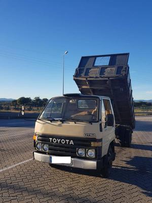 Toyota Dyna 250 D Tribasculante Novembro/89 - à venda -