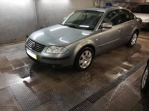 VW Passat 1.9 tdi 130 cv Maio/01 - à venda - Ligeiros