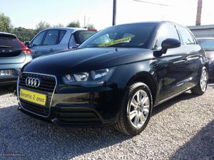 Audi A1 Sportback 1.6 TDi Março/13 - à venda - Ligeiros