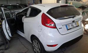 Ford Fiesta 1.4tdci sinistrado Dezembro/12 - à venda -