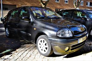 Renault Clio cv) (5p) Maio/99 - à venda - Ligeiros