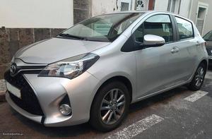 Toyota Yaris 1.4 D-4D GARANTIA Maio/15 - à venda - Ligeiros