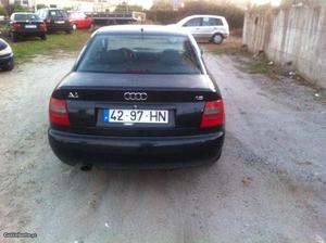 Audi A4 1.8 gasolina Maio/96 - à venda - Ligeiros