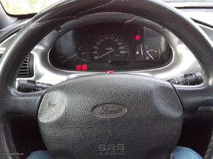 Ford Escort Ghia Novembro/95 - à venda - Ligeiros