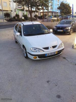 Renault Mégane 1.9 Dti,5 lugares Abril/99 - à venda -