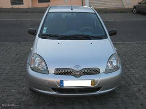 Toyota Yaris 1.0 VVT-i Sol 5p. Junho/02 - à venda -