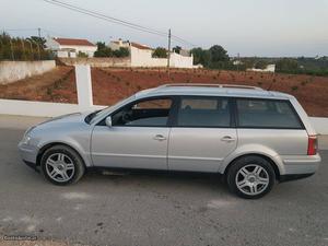 VW Passat 2.5 TDI-Troco Julho/00 - à venda - Ligeiros