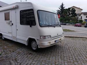 Autocaravana da marca Fiat modelo Ducato 2.5 TDI Setembro/98