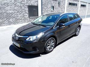 Toyota Avensis SW 2.0 D4D Abril/13 - à venda - Ligeiros