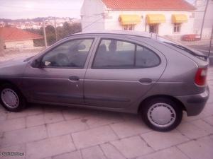 Renault Mégane 1.4 Maio/01 - à venda - Ligeiros