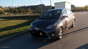 Toyota Yaris Hybrid HV Dezembro/16 - à venda - Ligeiros