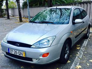 Ford Focus Tddi 5 lugares Outubro/00 - à venda - Ligeiros