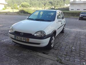 Opel Corsa B cinco portas Fevereiro/00 - à venda - Ligeiros