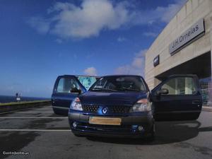 Renault Clio 1.2 gasolina Novembro/02 - à venda - Ligeiros
