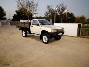 Toyota Hilux 4x4 de 3 lug Outubro/90 - à venda - Pick-up/