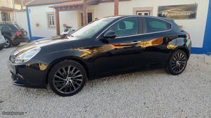 Alfa Romeo Giulietta 1.6 JTDm Distinct Maio/13 - à venda -