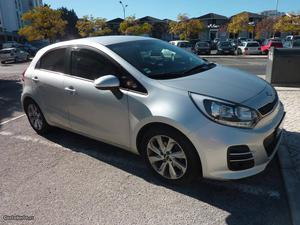 Kia Rio  Outubro/15 - à venda - Ligeiros Passageiros,