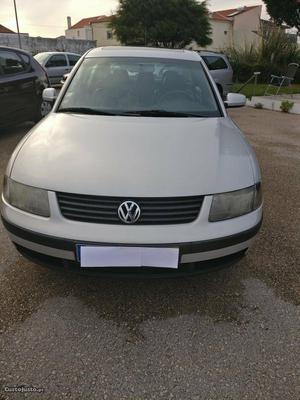 VW Passat 115cv, automática Abril/00 - à venda - Ligeiros